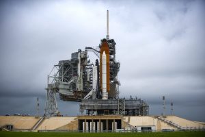 LA NASA MANTIENE EL LANZAMIENTO DEL ATLANTIS PESE A AMENAZA DE MAL TIEMPO