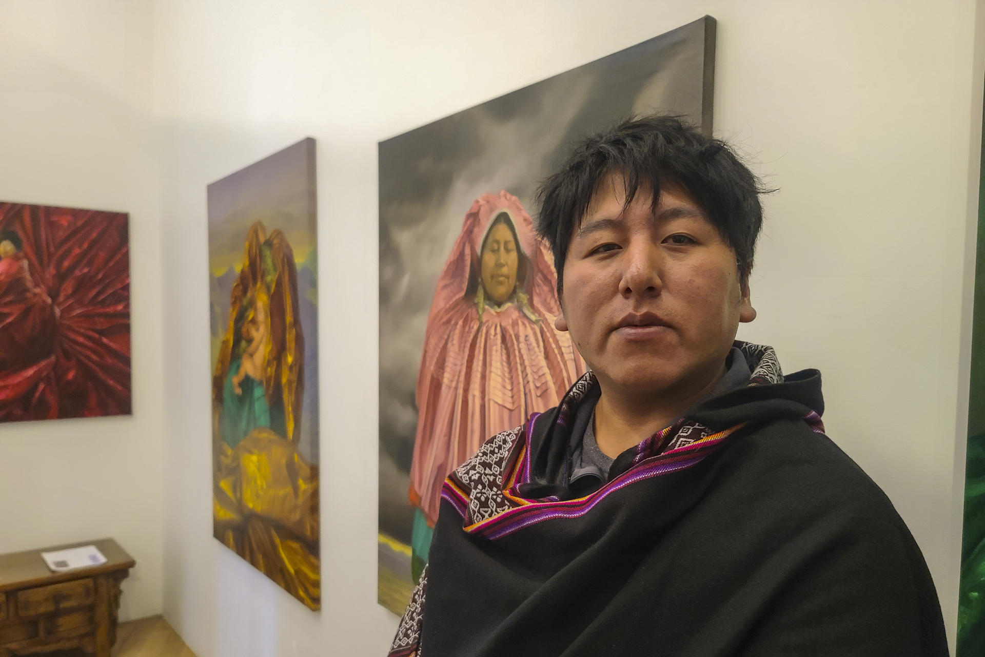 La exposición que confronta la cultura andina y el consumismo, llega a París