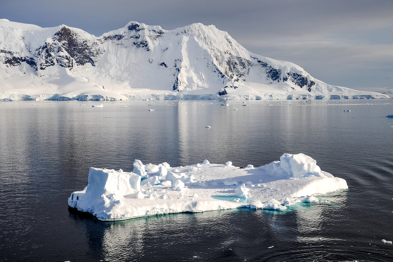 Científicos chinos descubren 46 lagos bajo el hielo de la Antártida con un nuevo sistema