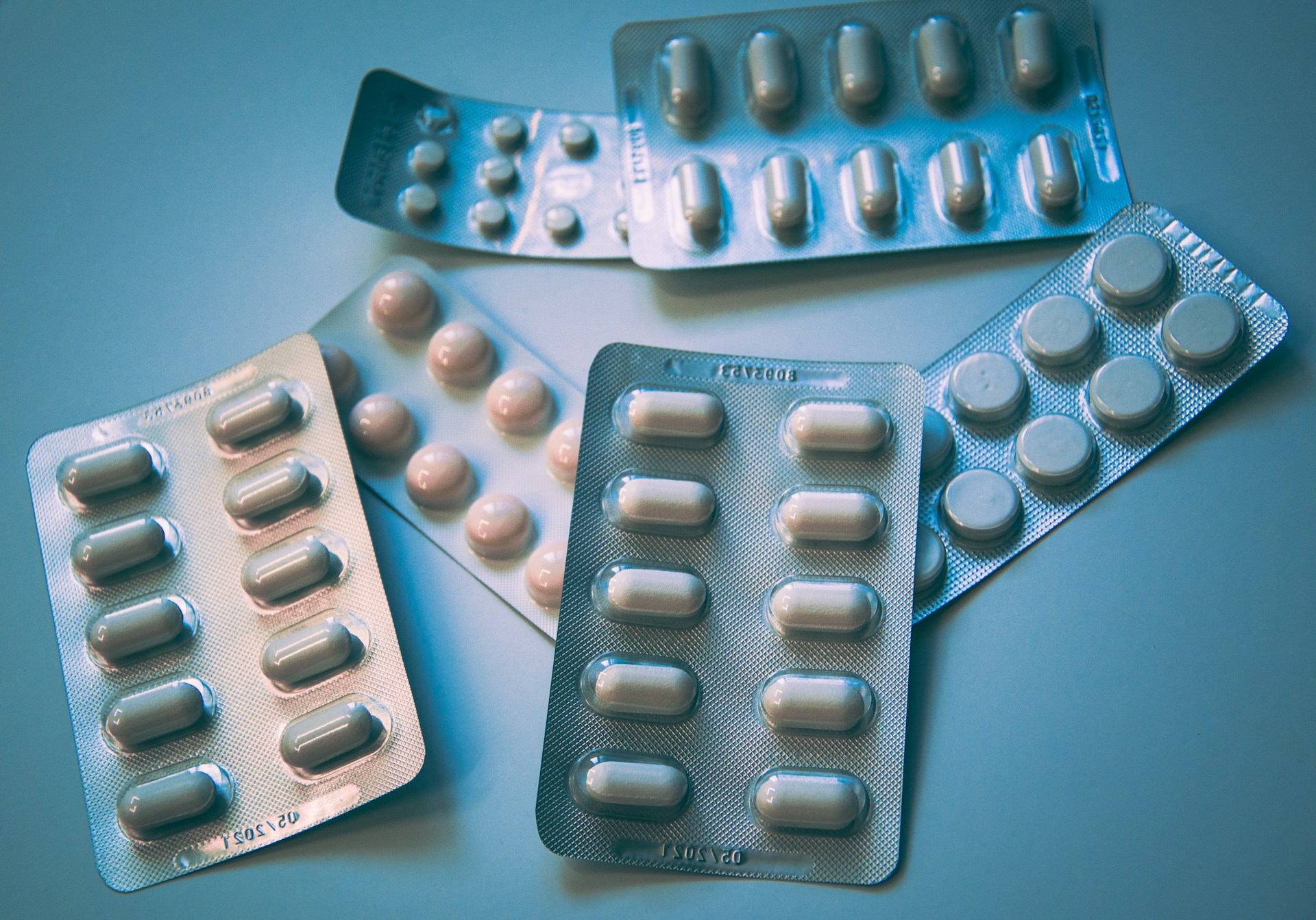 La escasez de medicamentos agrava aún más la crisis de salud en Colombia