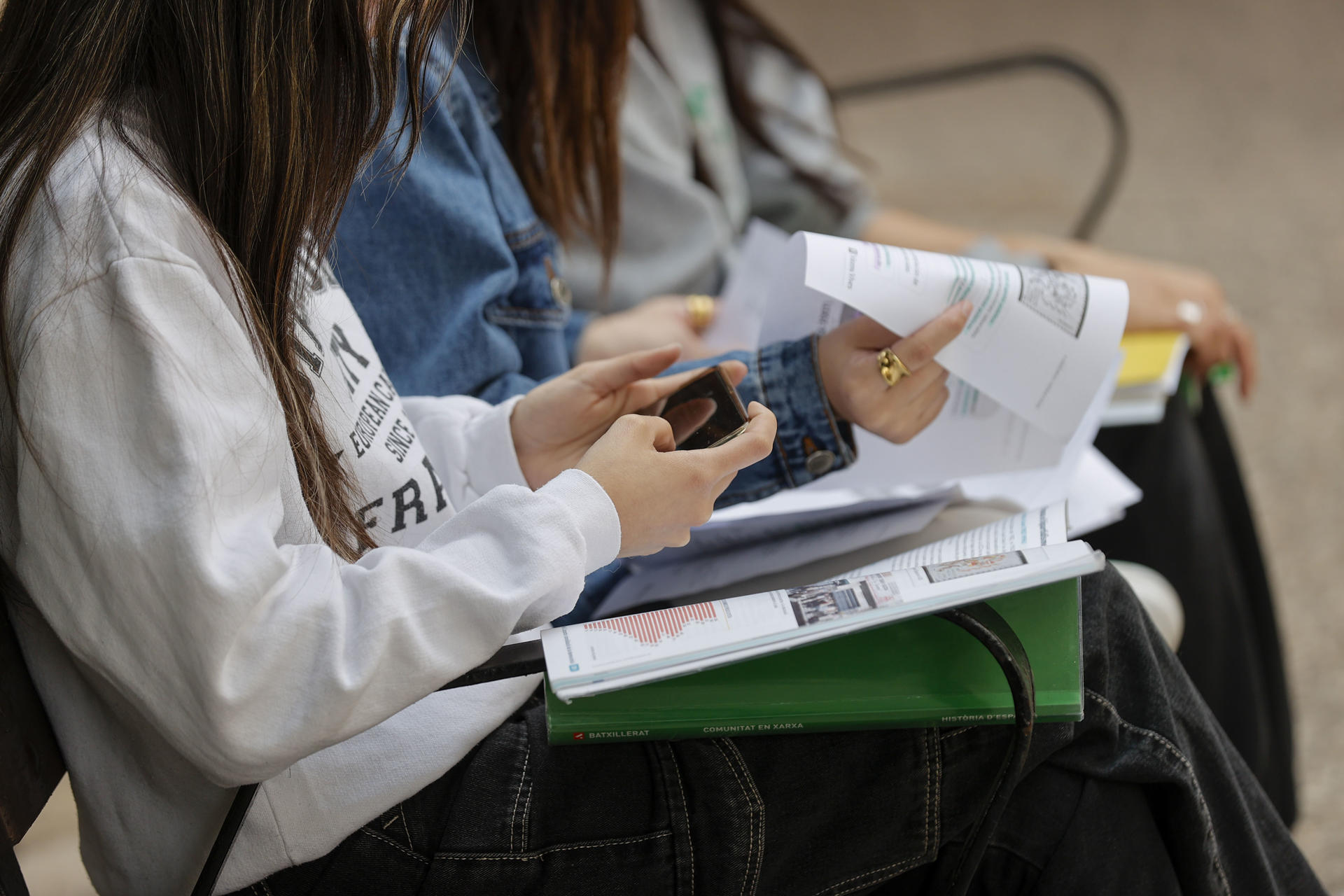 Uso de celular solo 2 horas mejora la salud mental
