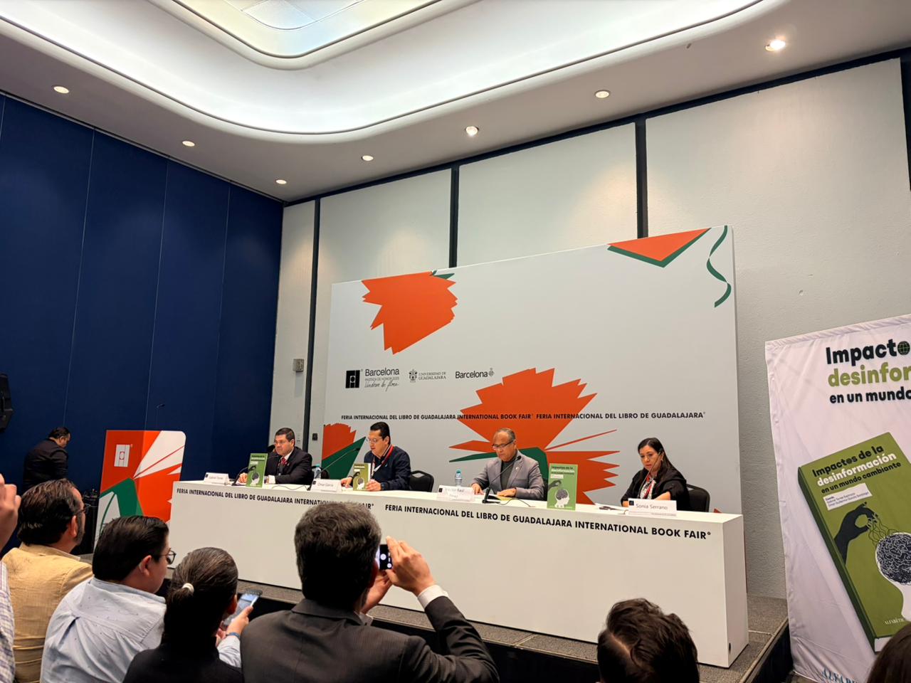 Presentan en la FIL el libro «Impactos de la Desinformación en un Mundo Cambiante» con dos encuentros con autores