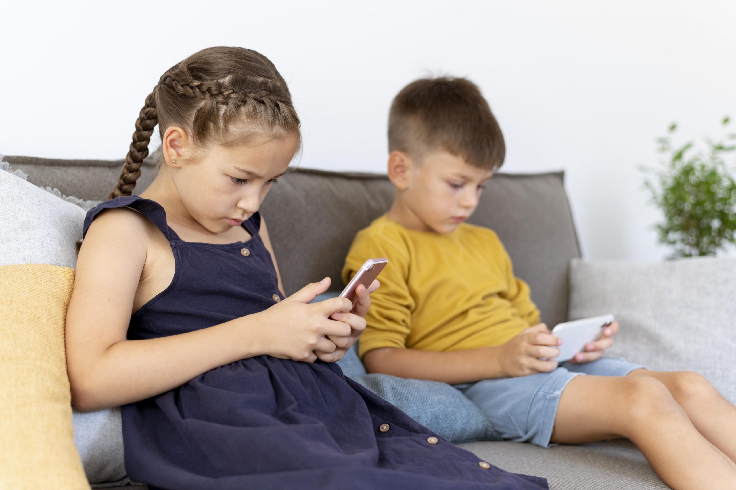 Las redes sociales dañan la salud de los adolescentes, alerta regulador sanitario francés