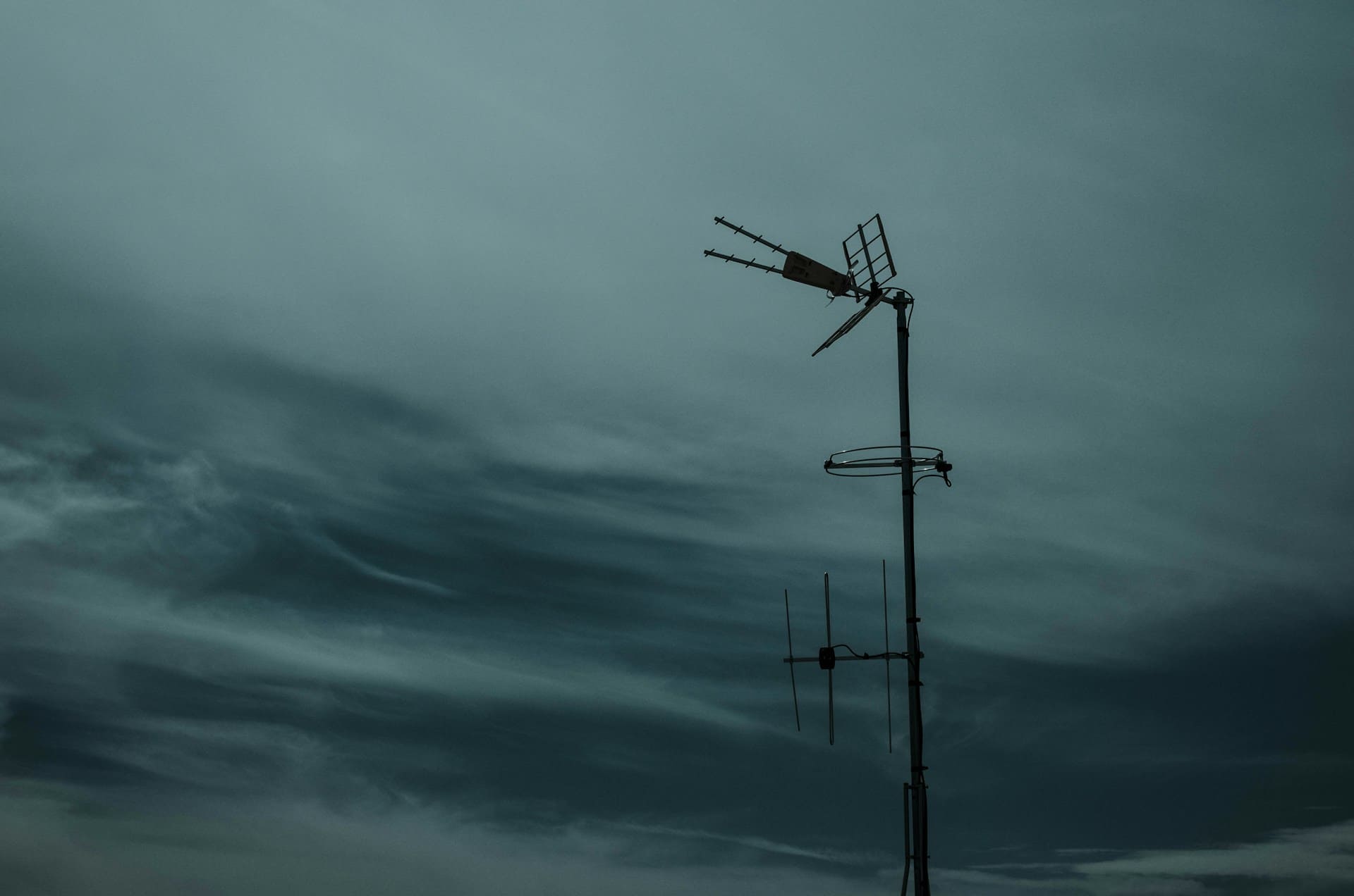 Chile rastrea tormentas con moderna antena meteorológica
