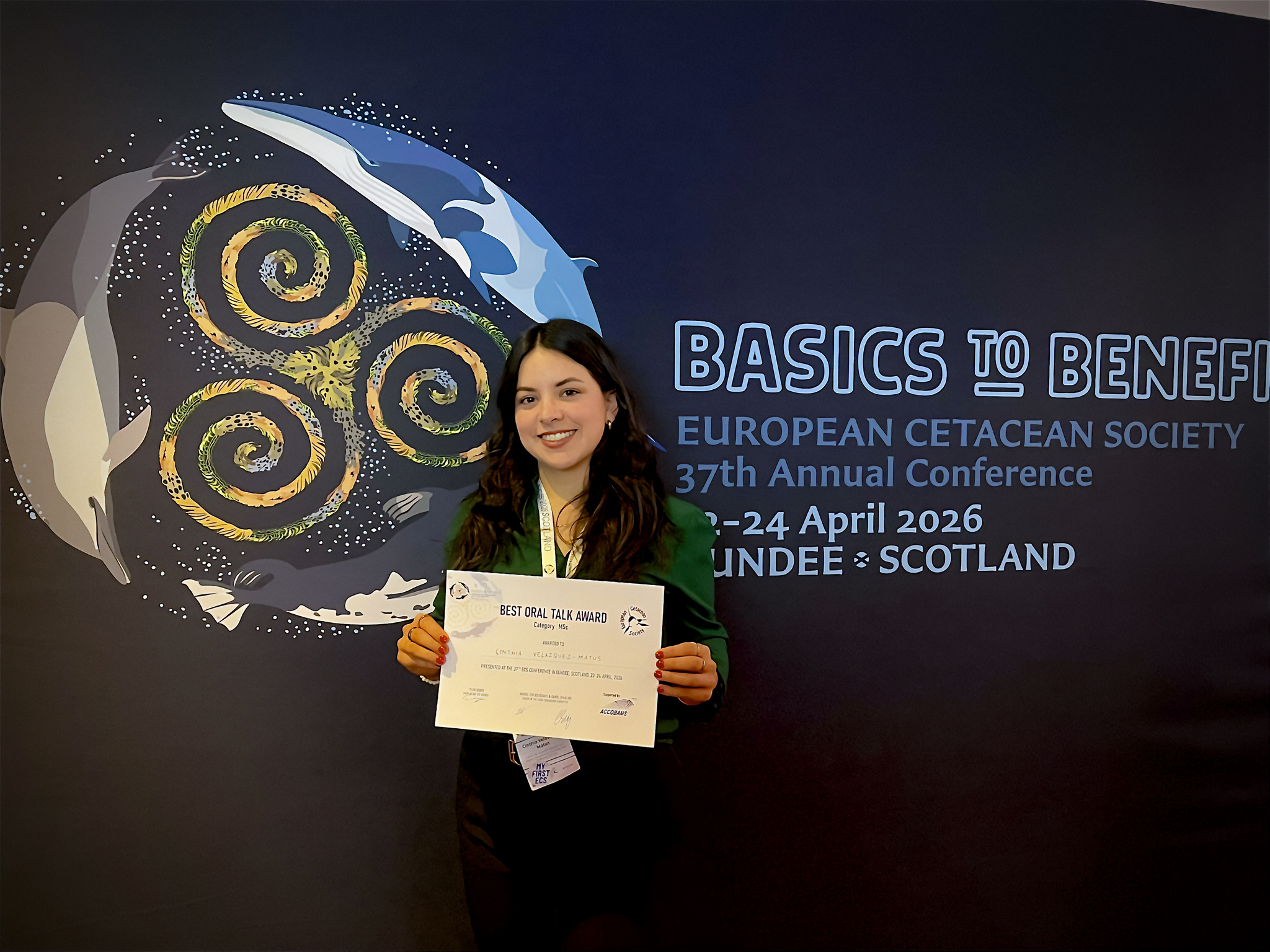 Cinthia Velazquez, egresada del CICESE, ganó en congreso europeo por estudio de aminoácidos en delfín común