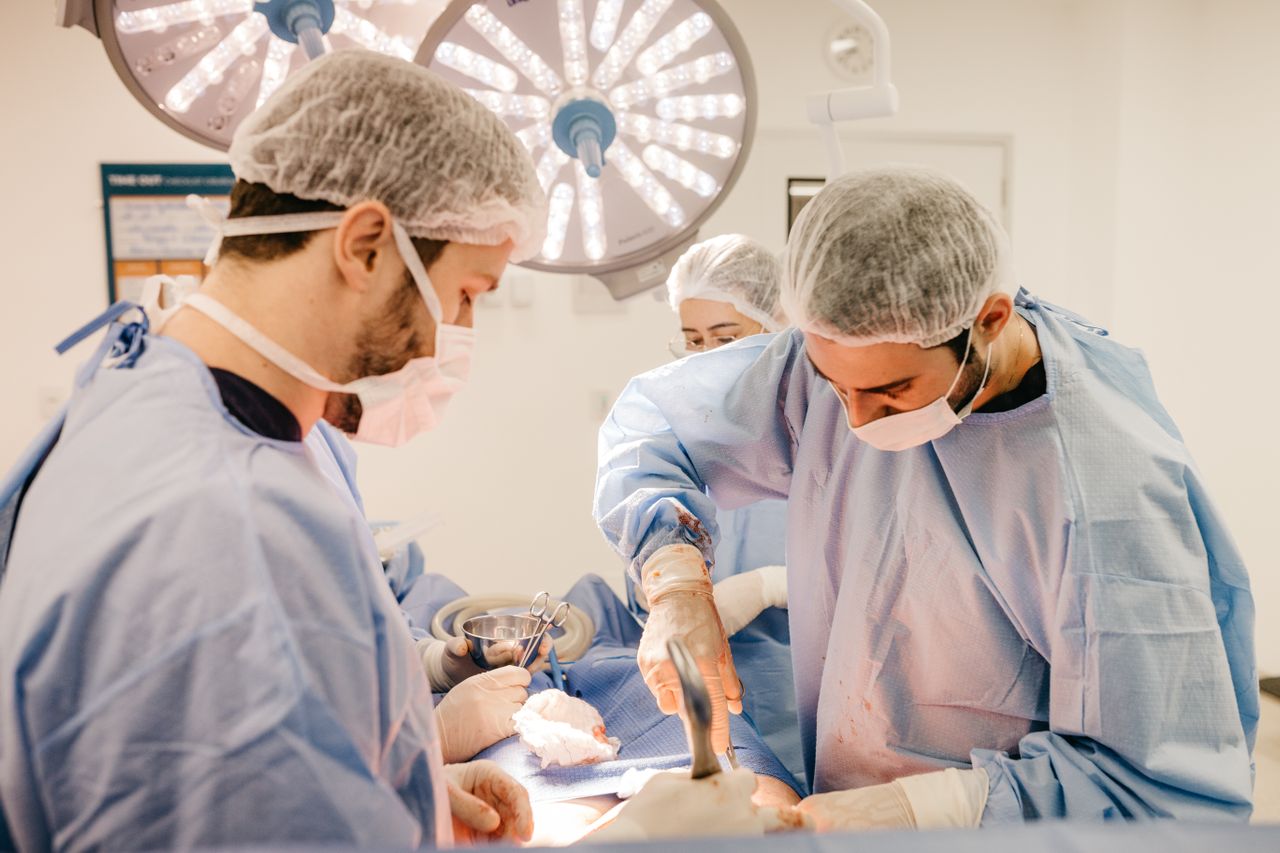 Hospiten Cancún reúne a especialistas para impulsar la cirugía prostática con láser